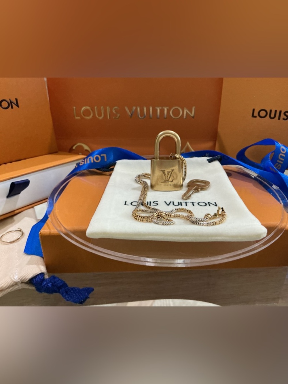 Louis Vuitton Gold Padlock with Matching Key can also be used as a necklace GWP - Picture 13 of 13